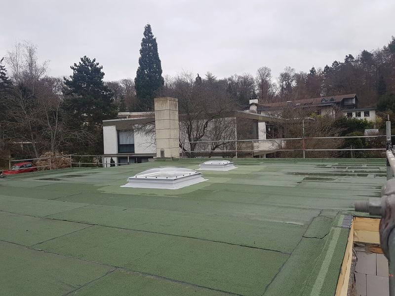 Ein Flachdach fachgerecht mit Dachpappe ausgelegt Ein Flachdach fachgerecht mit Dachpappe ausgelegt