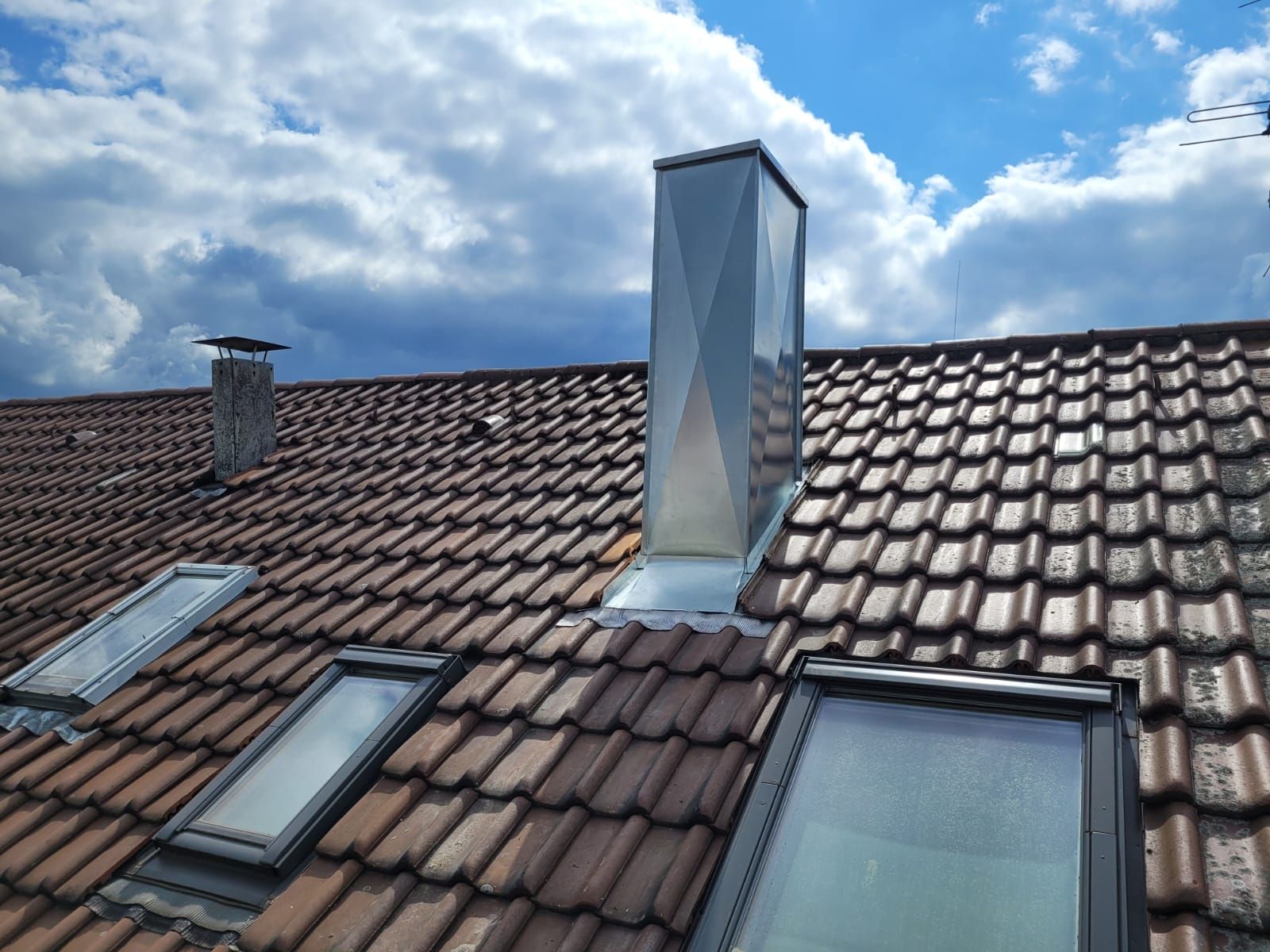 Anfertigung aus Metall für ein Dach