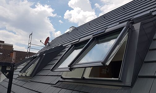 Steildach mit Dachfenster